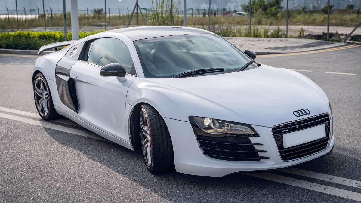 audi R8 | roojai.co.id